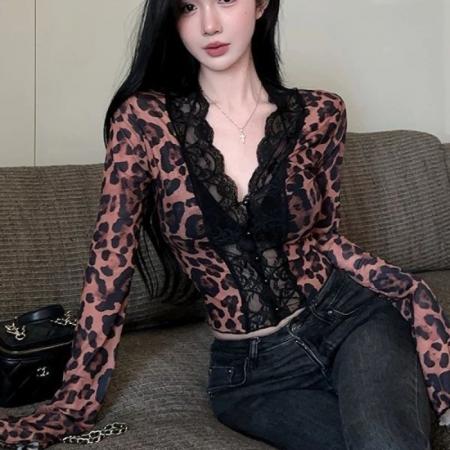 纯欲辣妹性感v领上衣女秋冬喇叭袖豹纹蕾丝打底衫内搭巨好看绝美 服裝批發女裝批發服飾貨源