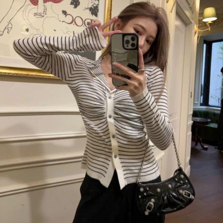 法式高级感条纹针织开衫女秋冬季新款设计感小众气质修身上衣 服裝批發女裝批發服飾貨源