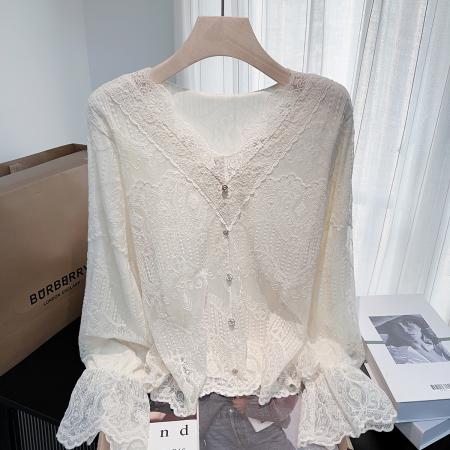 FA49522# 早春新款蕾丝花边v领衬衫女温柔别致显瘦洋气小衫漂亮上衣