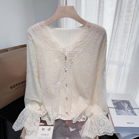 FA49522# 早春新款蕾丝花边v领衬衫女温柔别致显瘦洋气小衫漂亮上衣