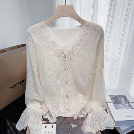 FA49522# 早春新款蕾丝花边v领衬衫女温柔别致显瘦洋气小衫漂亮上衣