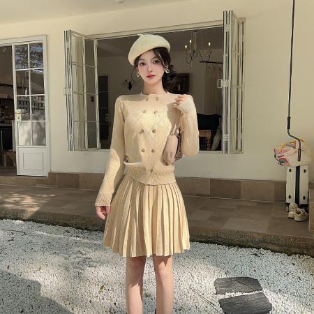 FA49525# 月下桂语精致琉璃扣针织套装女显白双排扣开衫百褶半身短裙