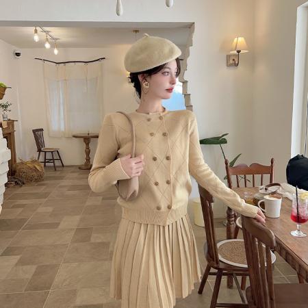 FA49525# 月下桂语精致琉璃扣针织套装女显白双排扣开衫百褶半身短裙