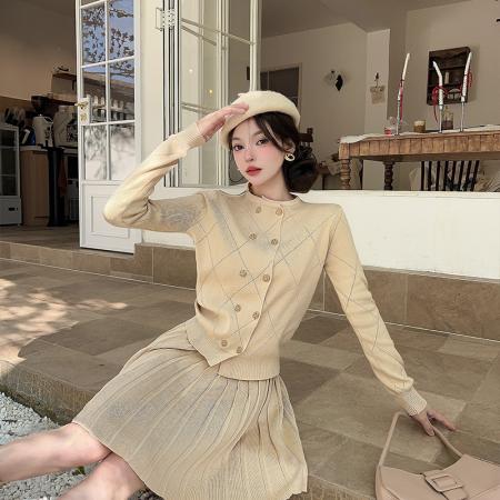 FA49525# 月下桂语精致琉璃扣针织套装女显白双排扣开衫百褶半身短裙