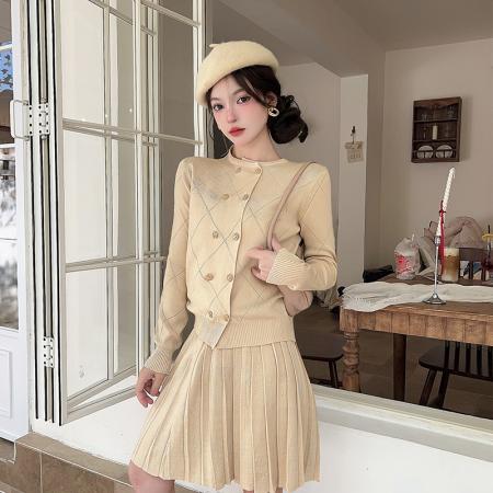 FA49525# 月下桂语精致琉璃扣针织套装女显白双排扣开衫百褶半身短裙