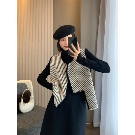 FA49543# 秋冬新款设计感复古条纹毛边不规则小香外套/马甲合集