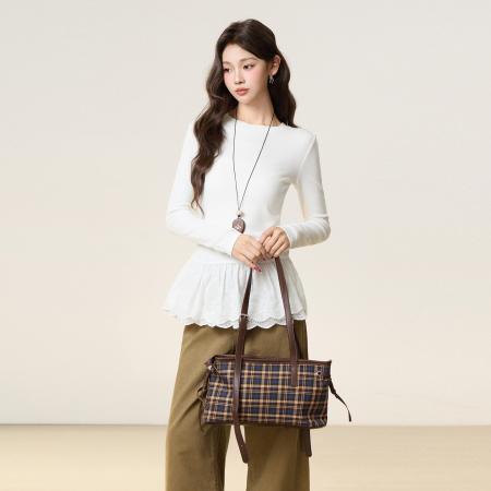 FA49597# 圆领蕾丝花边拼接长袖t恤女秋冬季新款修身显瘦打底上衣