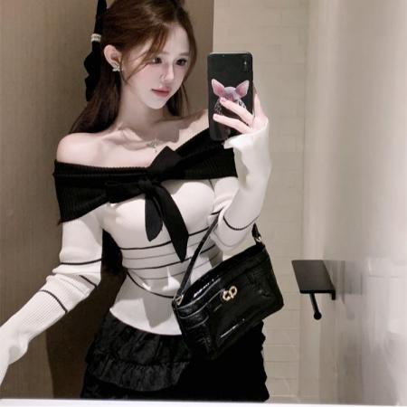 FA49613# 气质设计感撞色条纹一字肩毛衣针织衫女秋季短款露肩上衣