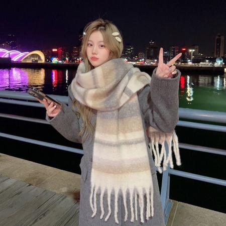 FA49635# 新款高级感拼色保暖加厚学生长款披肩彩色马海毛围巾女冬季