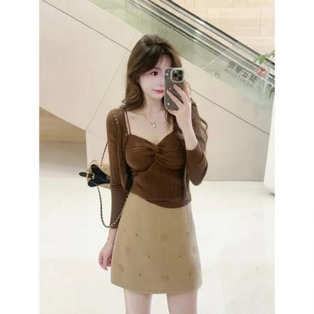 FA49711# MuMu琥珀流光扭结设计针织吊带开衫两件套