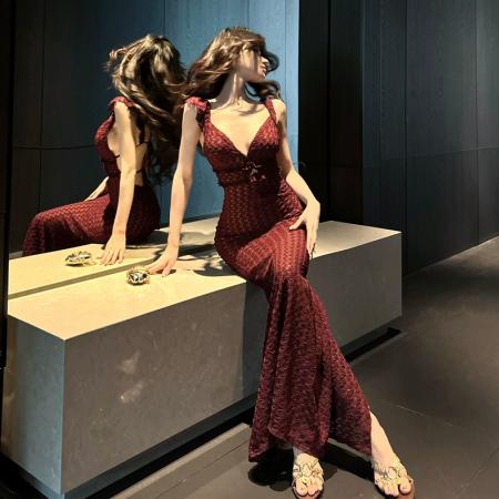 纯欲系甜辣性格蕾丝吊带连衣裙女气质V领露背长裙包臀裙性感裙子 服裝批發女裝批發服飾貨源