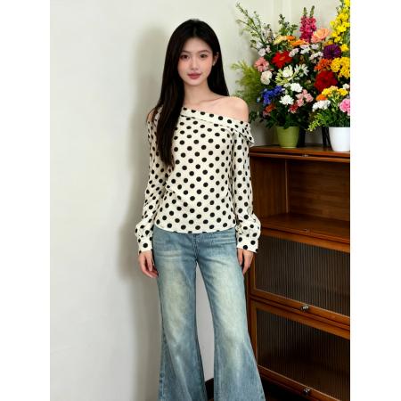 FA49865# 复古港风波点斜领露肩长袖T恤秋冬新款别致优雅显瘦小众上衣 服裝批發女裝批發服飾貨源