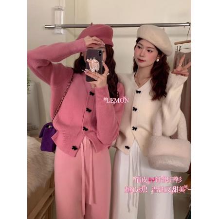 FA50087# 小香风短款白色V领针织开衫女春小个子蝴蝶结毛衣外套上衣冬 服裝批發女裝批發服飾貨源