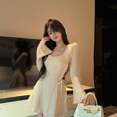 FA50179# 纯欲蕾丝V领针织连衣裙女秋喇叭袖收腰裙子 服裝批發女裝批發服飾貨源