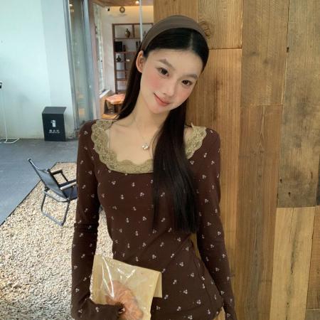 FA50225# 美式辣妹碎花创意蕾丝拼接长袖t恤显瘦修身德绒保暖打底衫上衣女 服裝批發女裝批發服飾貨源