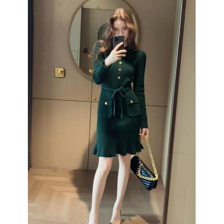 FA50293# 千金感绿色针织连衣裙女秋冬新款收腰系带荷叶边高级气质裙子 服裝批發女裝批發服飾貨源