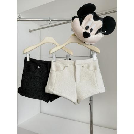 FA50299# 软软小羊羔显比例甜美浪漫白色毛绒高腰水钻短裤女 服裝批發女裝批發服飾貨源