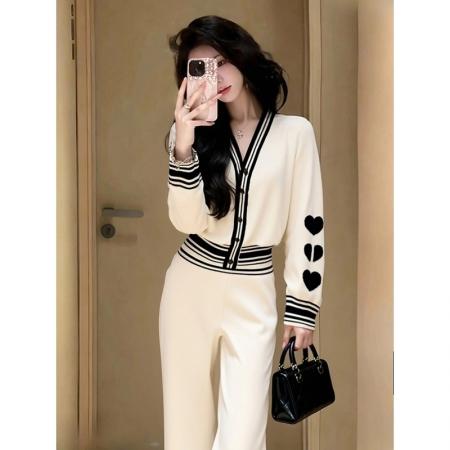 FA50366# 时尚洋气时髦巨好看设计感气质高级感白色针织衫长裤两件套装女冬 服裝批發女裝批發服飾貨源