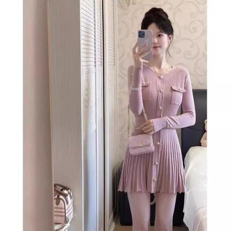 FA50369# 法式温柔风粉色连衣裙秋冬坑条小个子圆领配大衣收腰短款百褶裙子 服裝批發女裝批發服飾貨源