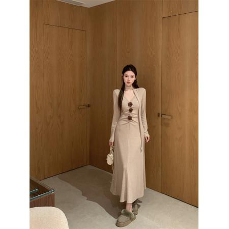 FA50372# 韩惑女装v领褶皱长袖连衣裙配飘带长裙纯欲风秋冬季女 服裝批發女裝批發服飾貨源