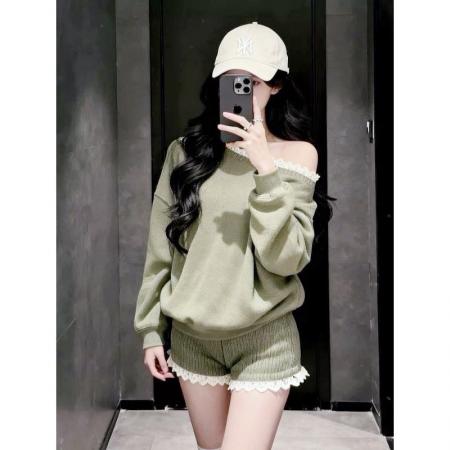 FA50389# 韩系慵懒风露肩针织套装秋季减龄休闲气质穿搭绿色毛衣短裤两件套 服裝批發女裝批發服飾貨源