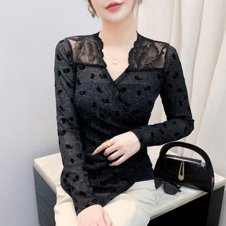 FA50427# 新款V领蕾丝镂空订珠长袖网纱扎染植绒不规则t恤女时尚修身打底衫 服裝批發女裝批發服飾貨源