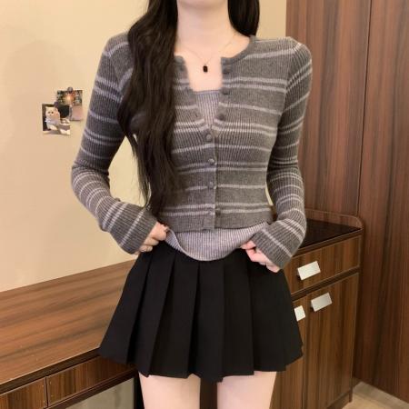 秋冬新款韩系温柔气质设计感单排扣条纹假两件百搭针织衫 服裝批發女裝批發服飾貨源