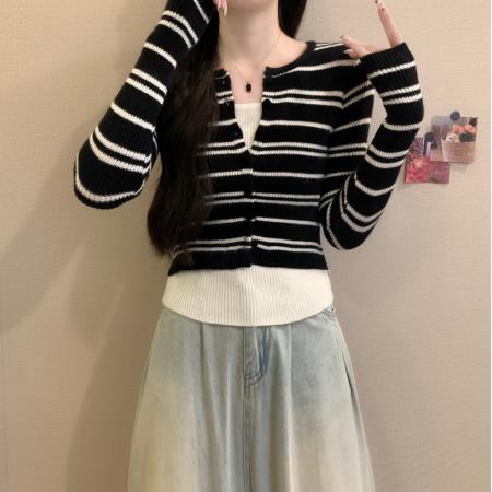 秋冬新款韩系温柔气质设计感单排扣条纹假两件百搭针织衫 服裝批發女裝批發服飾貨源