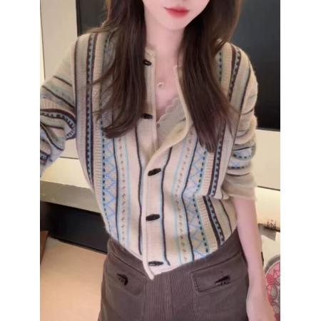 费尔岛提花毛衣女秋冬新款牛角扣针织打底衫韩系减龄长袖上衣 服裝批發女裝批發服飾貨源