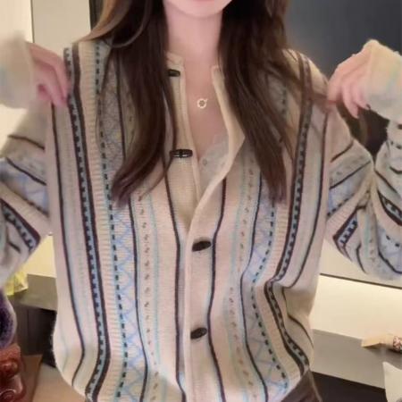 费尔岛提花毛衣女秋冬新款牛角扣针织打底衫韩系减龄长袖上衣 服裝批發女裝批發服飾貨源