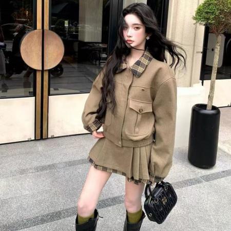 复古工装风格子拼接套装女秋季小个子短外套高腰百褶裙气质两件套 服裝批發女裝批發服飾貨源