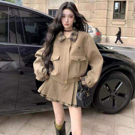 复古工装风格子拼接套装女秋季小个子短外套高腰百褶裙气质两件套 服裝批發女裝批發服飾貨源