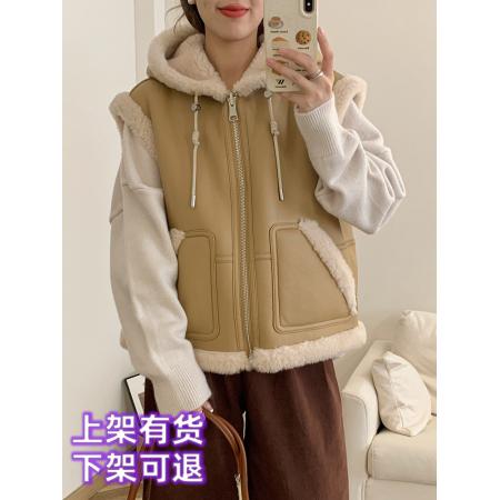 机车马甲短款皮毛一体皮草外套女连帽马夹秋冬羊羔毛背心 服裝批發女裝批發服飾貨源