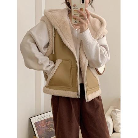 机车马甲短款皮毛一体皮草外套女连帽马夹秋冬羊羔毛背心 服裝批發女裝批發服飾貨源