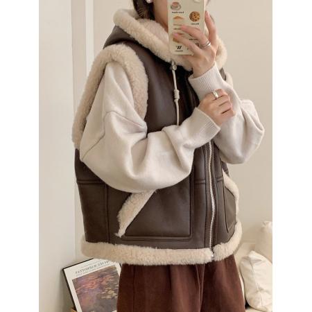 机车马甲短款皮毛一体皮草外套女连帽马夹秋冬羊羔毛背心 服裝批發女裝批發服飾貨源