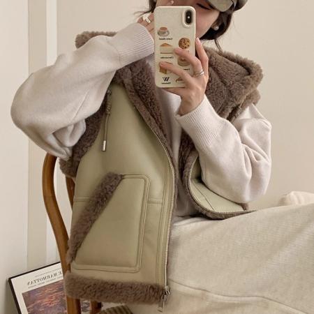 机车马甲短款皮毛一体皮草外套女连帽马夹秋冬羊羔毛背心 服裝批發女裝批發服飾貨源