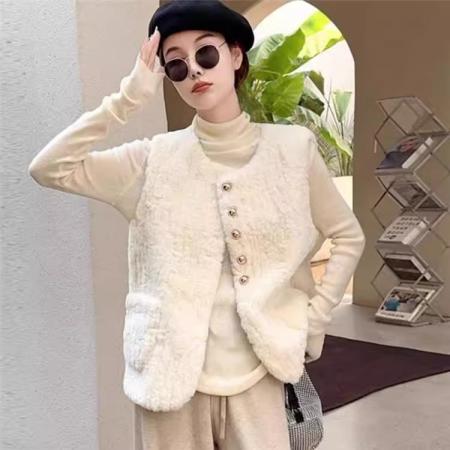 仿羊羔毛马甲短款圆领皮毛一体外穿马夹坎肩秋冬无袖外套 服裝批發女裝批發服飾貨源