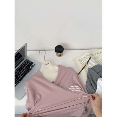 法式气质交叉V领温柔打底衫女秋冬收腰显瘦洋气小衫 服裝批發女裝批發服飾貨源