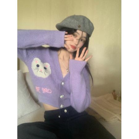韩版猫咪刺绣V领紫色小香风毛衣开衫显瘦短款针织外套甜美上衣女 服裝批發女裝批發服飾貨源