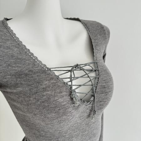 FA50562# BM新款纯欲设计感蕾丝边系带V领长袖T恤女bm上衣早秋穿搭针织衫秋 服裝批發女裝批發服飾貨源