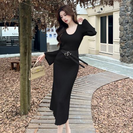 FA50699# 法式V领针织连衣裙高级感温柔优雅气质显瘦喇叭袖长裙女配大衣潮