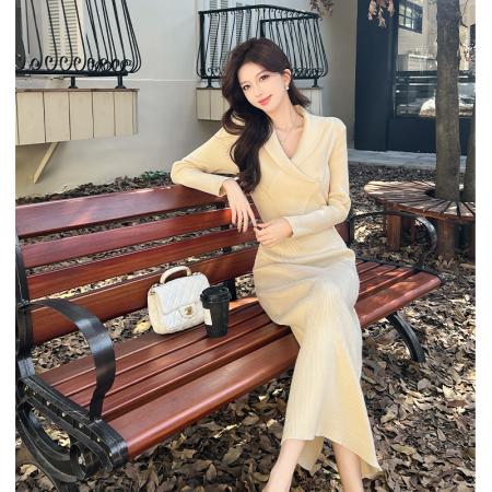FA50700# 秋冬新款v领针织包臀连衣裙女法式气质长袖毛衣裙修身长裙