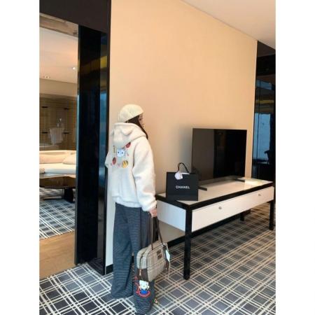 FA50773# 韩系白色羊羔毛短款连帽刺绣外套女秋冬季显瘦韩系氛围感上衣 服裝批發女裝批發服飾貨源