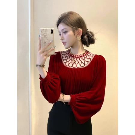 FA50784# 过年红色镂空丝绒衬衫女冬季轻奢高端减龄洋气独特超好看法式上衣 服裝批發女裝批發服飾貨源