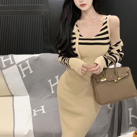 FA50792# 高级感秋冬新款性感辣妹条纹双v领针织连衣裙配长袖气质开衫套装 服裝批發女裝批發服飾貨源