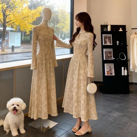 FA50793# 新中式立领盘扣蕾丝连衣裙女秋冬新款收腰显瘦加绒设计感长裙 服裝批發女裝批發服飾貨源