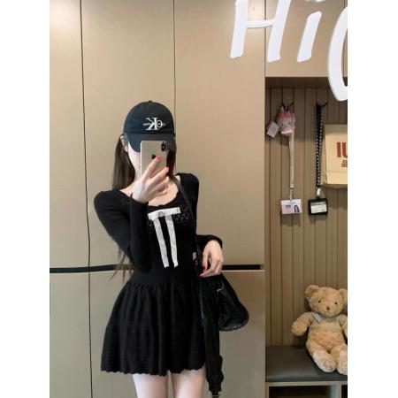 FA50797# 温柔富家千金感穿搭v领针织连衣裙秋冬小个子显高收腰白色a字短裙 服裝批發女裝批發服飾貨源