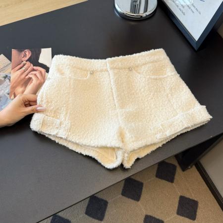 FA50880# 小香风水钻装饰羊羔毛短裤女冬季高级外穿休闲阔腿靴裤 服裝批發女裝批發服飾貨源