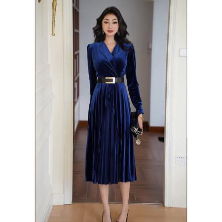 FA51142# 金丝绒连衣裙女秋冬新款法式高级感气质V领长袖收腰显瘦百褶长裙 服裝批發女裝批發服飾貨源