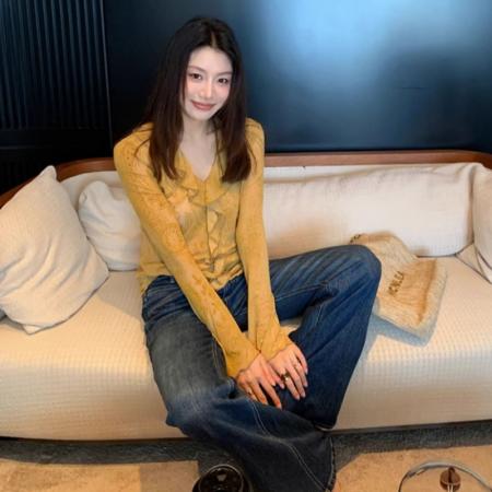 FA51155# 早春新款时尚通勤上衣优雅v领荷叶边扎染衬衫刺绣抽褶A字廓形小衫 服裝批發女裝批發服飾貨源